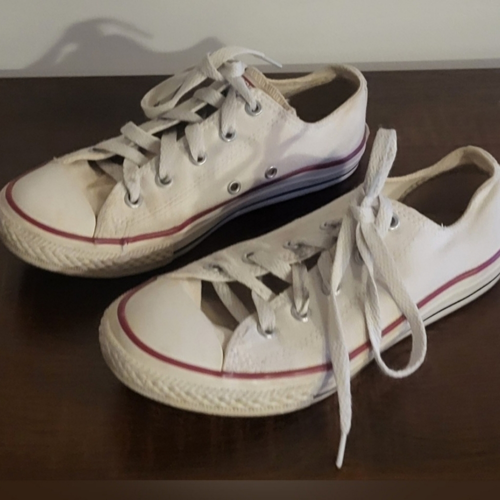 Converse youths shoes size 3